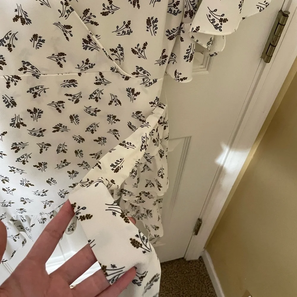 Floral Wrap Dress size 10 - Picture 4 of 5